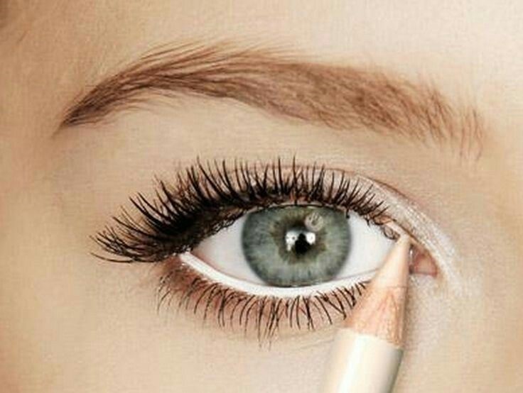 light brown hair,dark brown hair,brown hair with blonde highlights,dark brown hair with caramel highlights,sandy blonde hair,noy skincare,best lotion for dry skin,derol lip plumper,pucker lips,cupid bow lips,winter nails,luxe nail bar